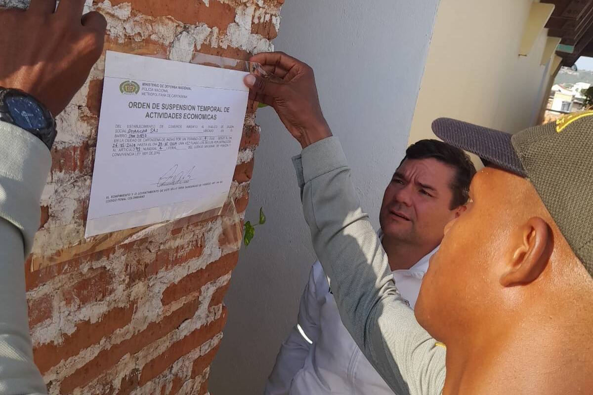 Distrito suspende terraza en el Centro por “escándalo” y falta de documentación