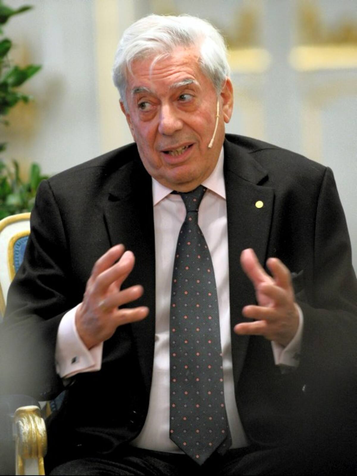 EL escritor Mario Vargas Llosa y su discurso del Premio Nobel de Literatura 2010.