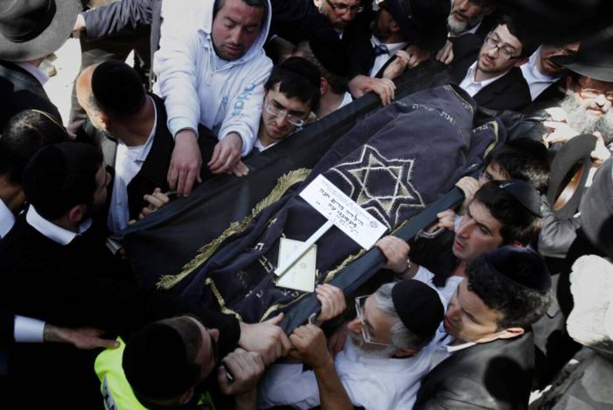 Los tres niños judíos y el rabino fueron repatriados y recibieron sepultura ayer en un cementerio de Jerusalén. AFP