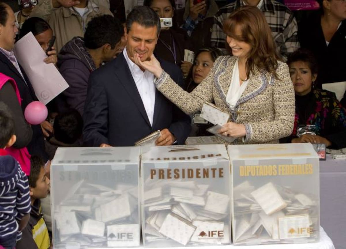 Enrique Peña Nieto y su esposa, la actriz Angélica Rivera. AFP
