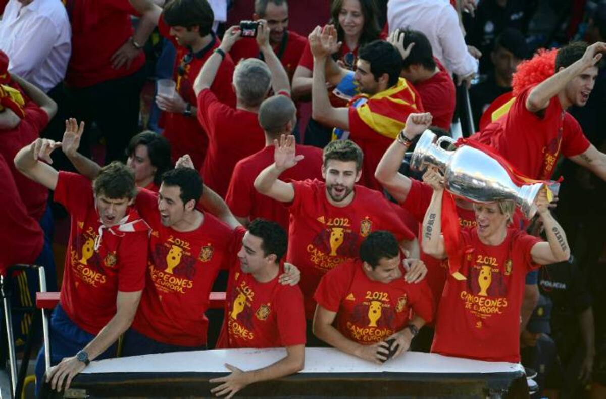 The Spanish national football team parades on July 2, 2012 in Madrid, a day after it won the final match of the Euro 2012 championships 4-0 against Italy in Kiev. AFP PHOTO / JAVIER SORIANO