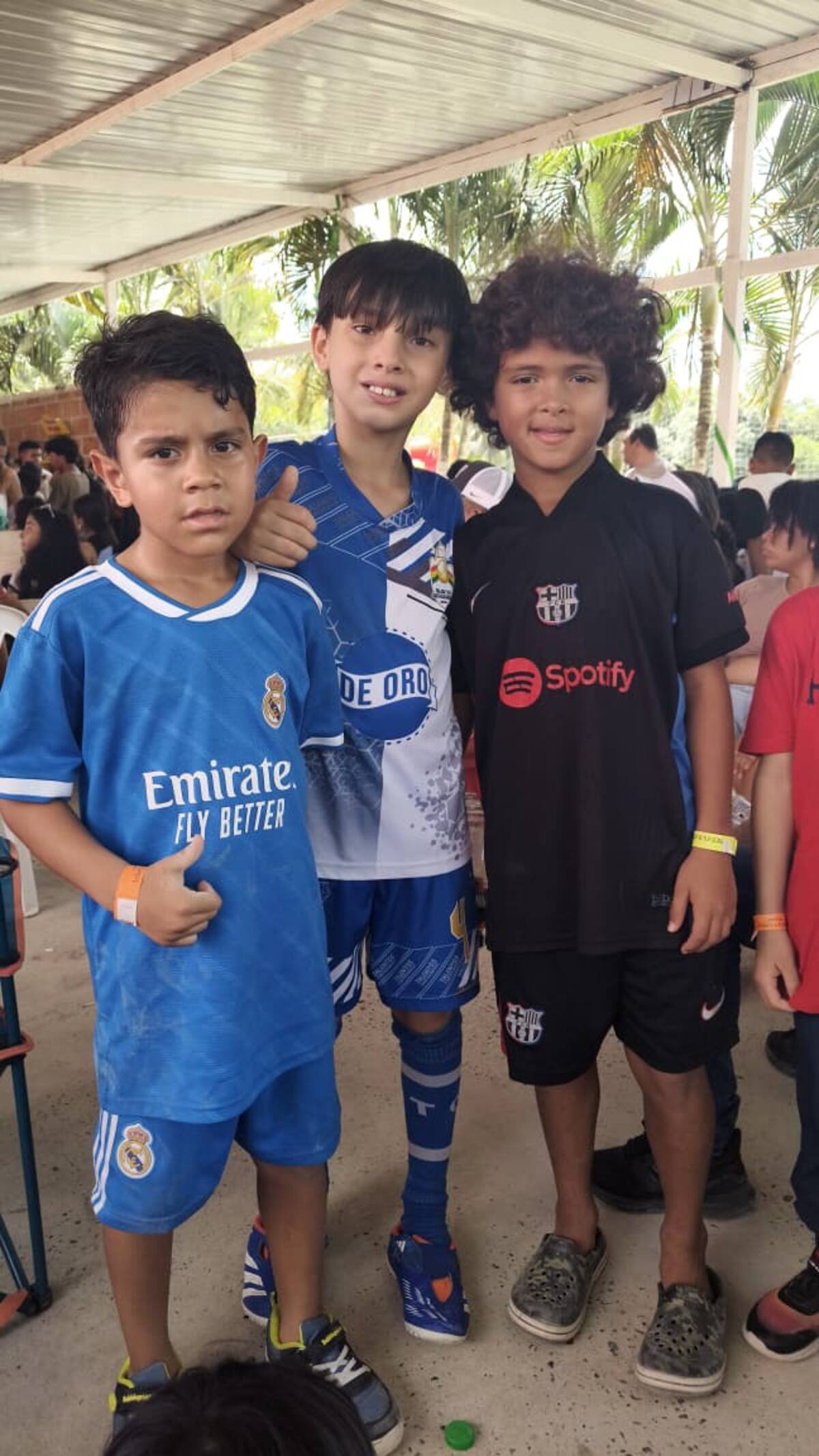 Thiago, categoría 2018 junto a Nicolás Anaya y Lucas Caballero, jugadores destacados de la 2016 de Talentos Cartageneros. //Cortesía