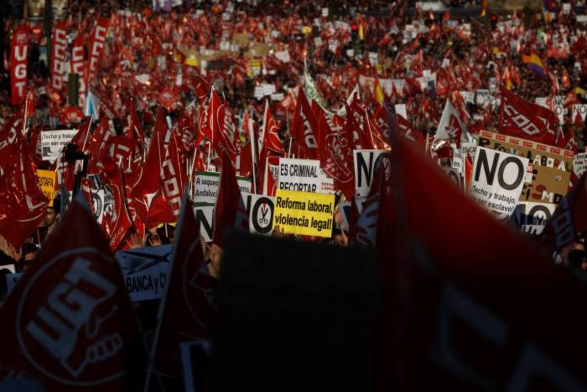 La crisis ha desatado en España una reforma laboral que ha originado varias protestas. ARCHIVO