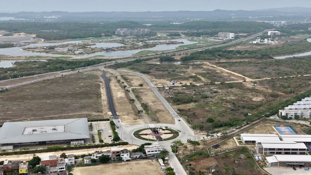 La obra de la nueva vía a TierraBaja comprendió más de 1,8 kilómetros en concreto rígido y pavimento asfáltico, además de nuevos andenes, bordillos, iluminación y señalización. // Foto: Cortesía - Alcaldía de Cartagena.