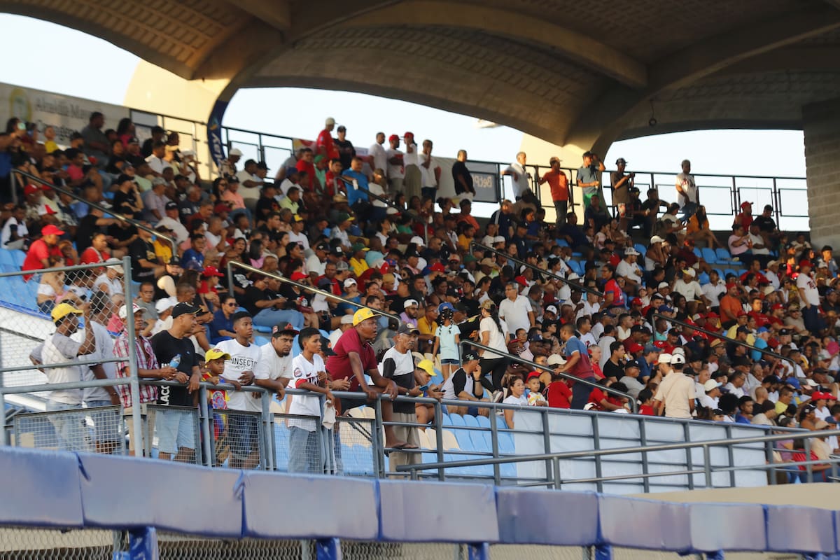 La afición de Cartagena quiere celebrar un nuevo triunfo. //Foto: Julio Castaño Beltrán - El Universal