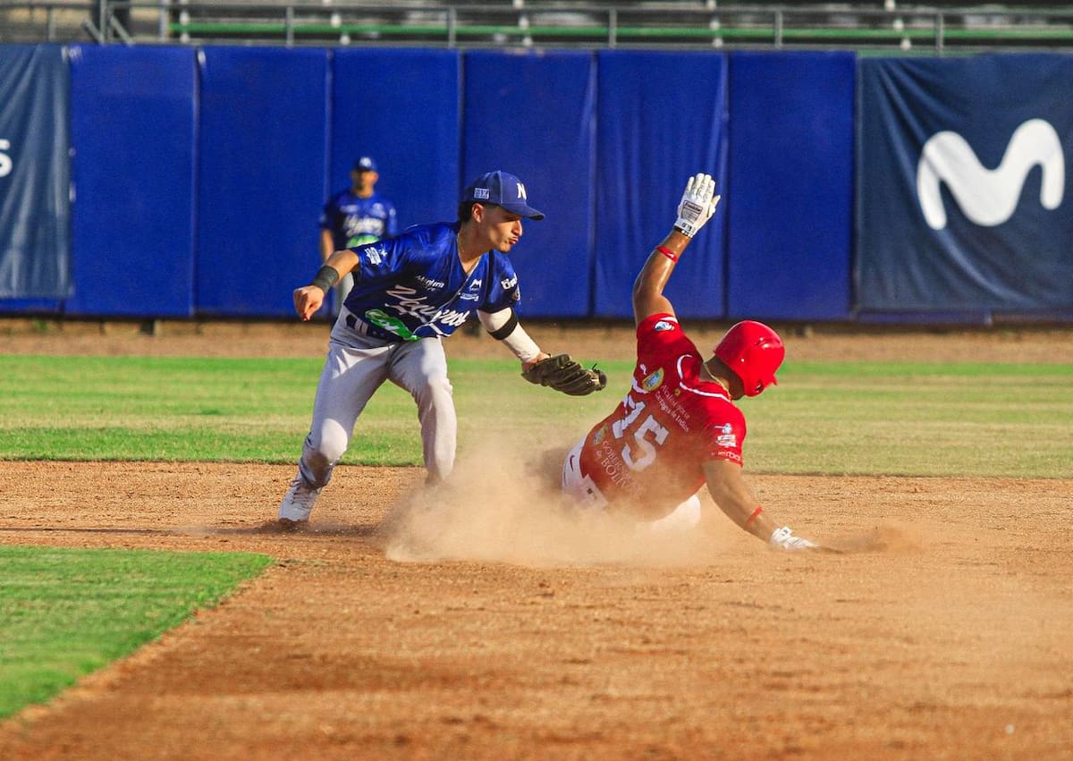 Juagada durante uno de los partidos en el torneo de la Liga Profesional de Béisbol Colombiano. // Foto: Julio Castaño - El Universal.