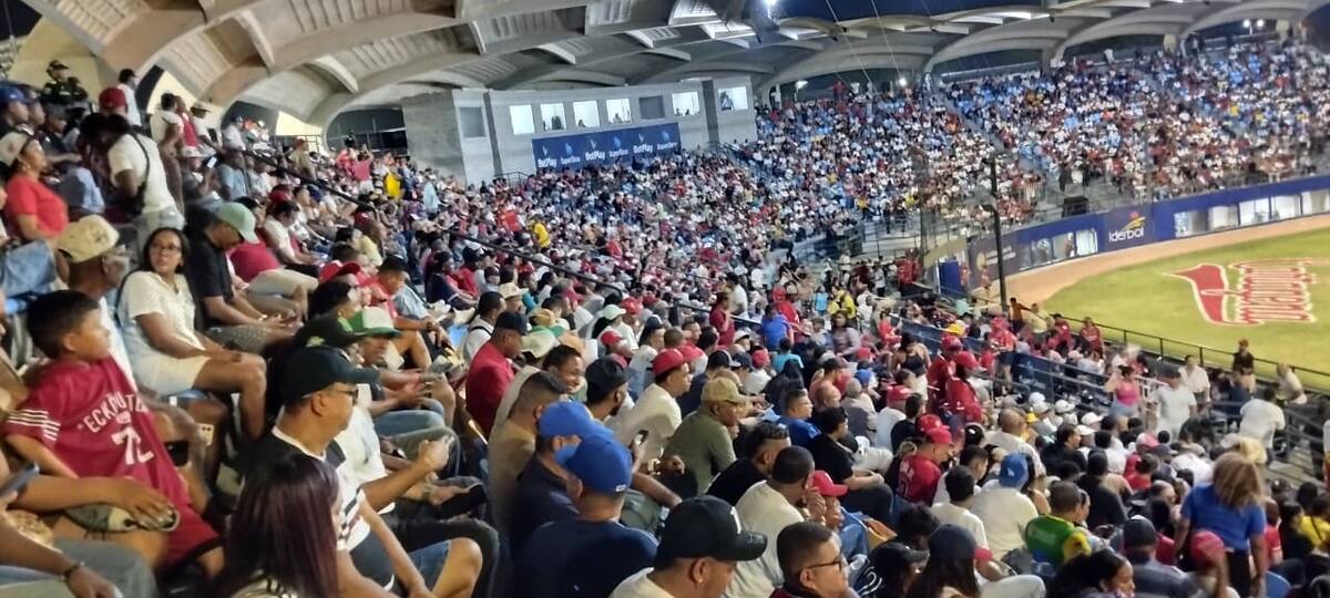 Tigres llenó el Estadio Once de Noviembre. // Foto: Óscar Díaz - El Universal.