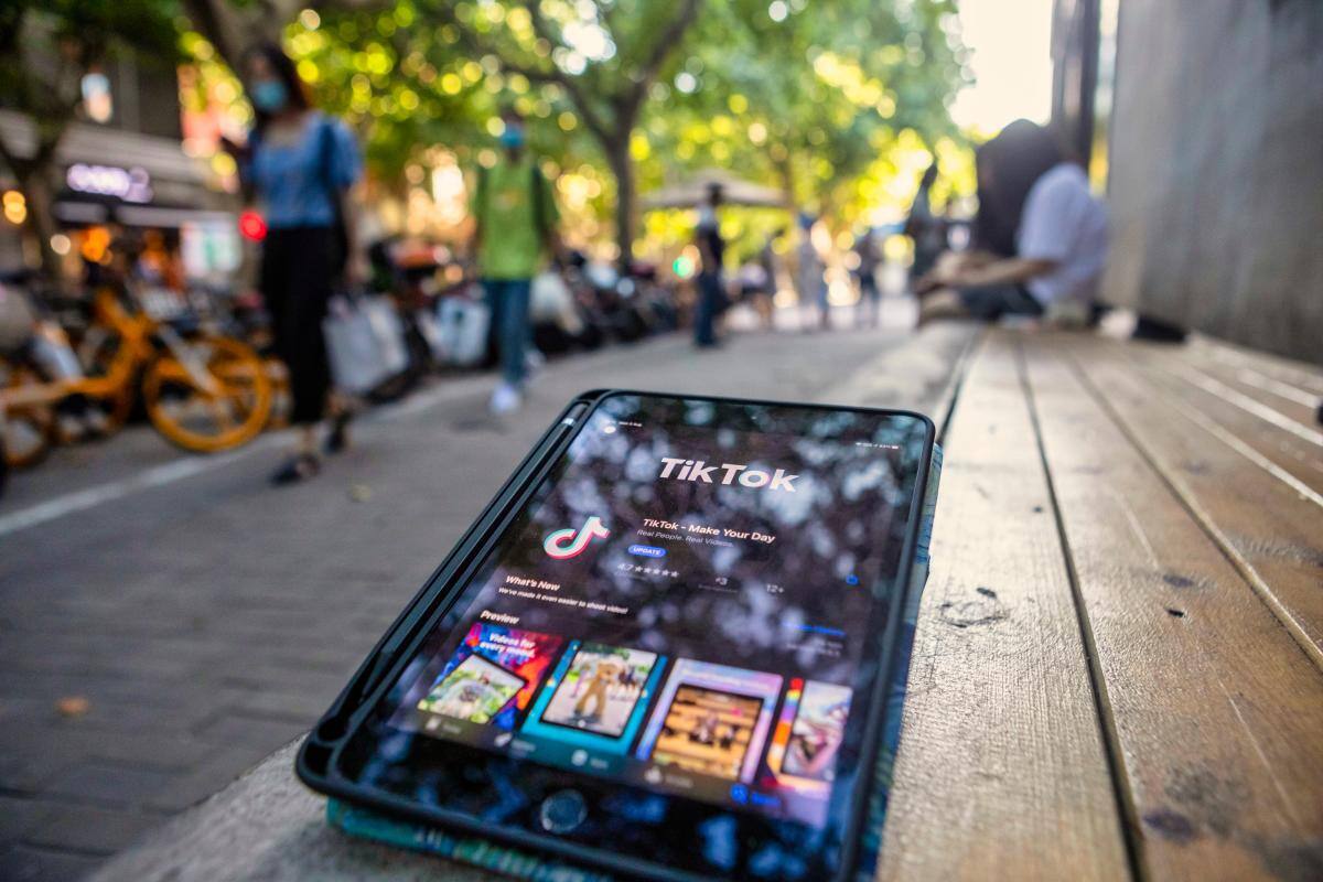 ¿Están adictos? TikTok limita el tiempo en pantalla a menores de 18 años