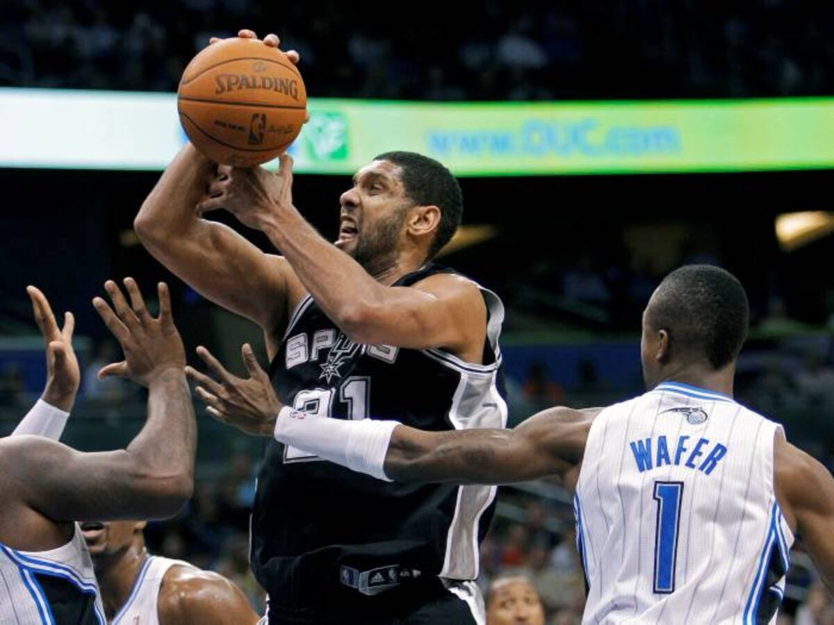 El ala-pívot Tim Duncan añadió 17 cartones y 10 rebotes y los Spurs frenaron una racha de 10 derrotas seguidas. AP John Raoux