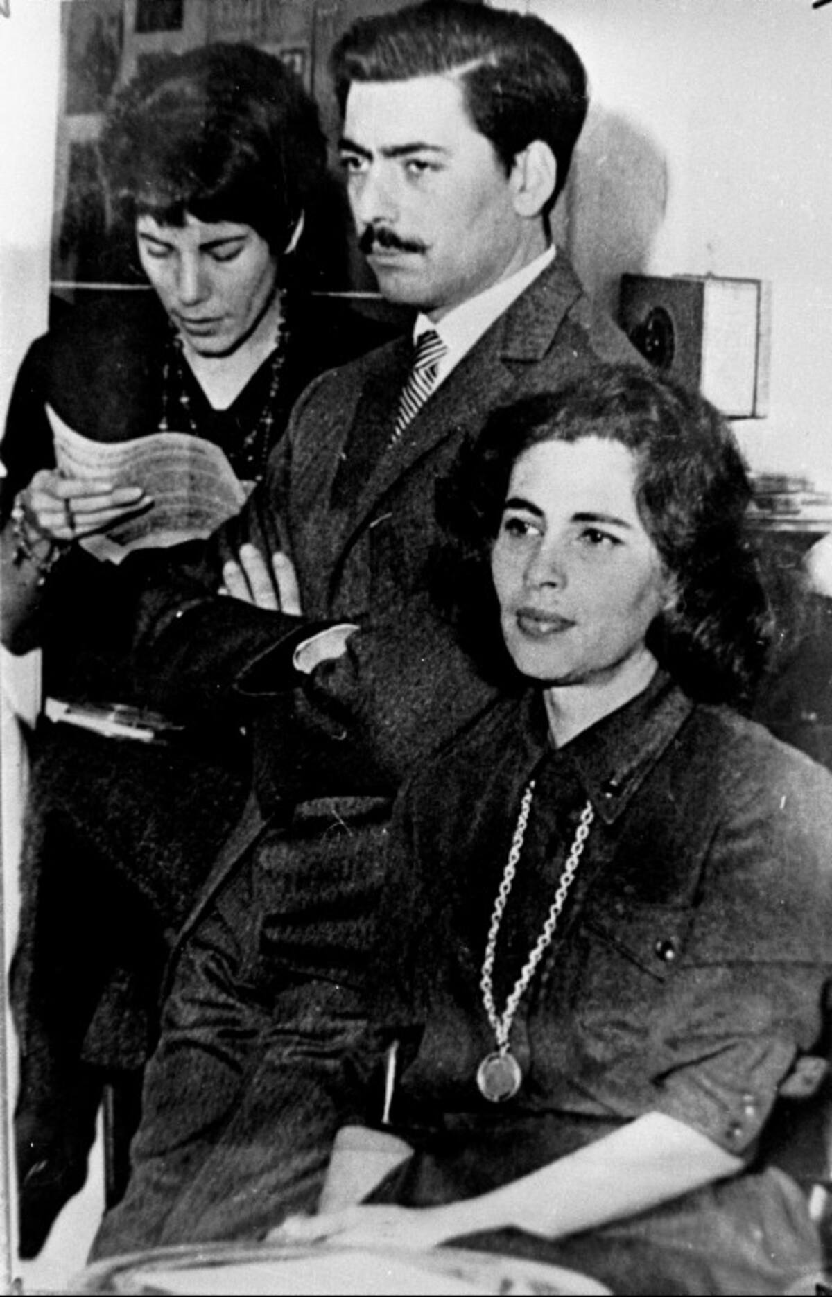 En 1959 en Guatemala, Mario Vargas Llosa y su esposa, Julia Urquidi, con la periodista, María Cristina Orive.