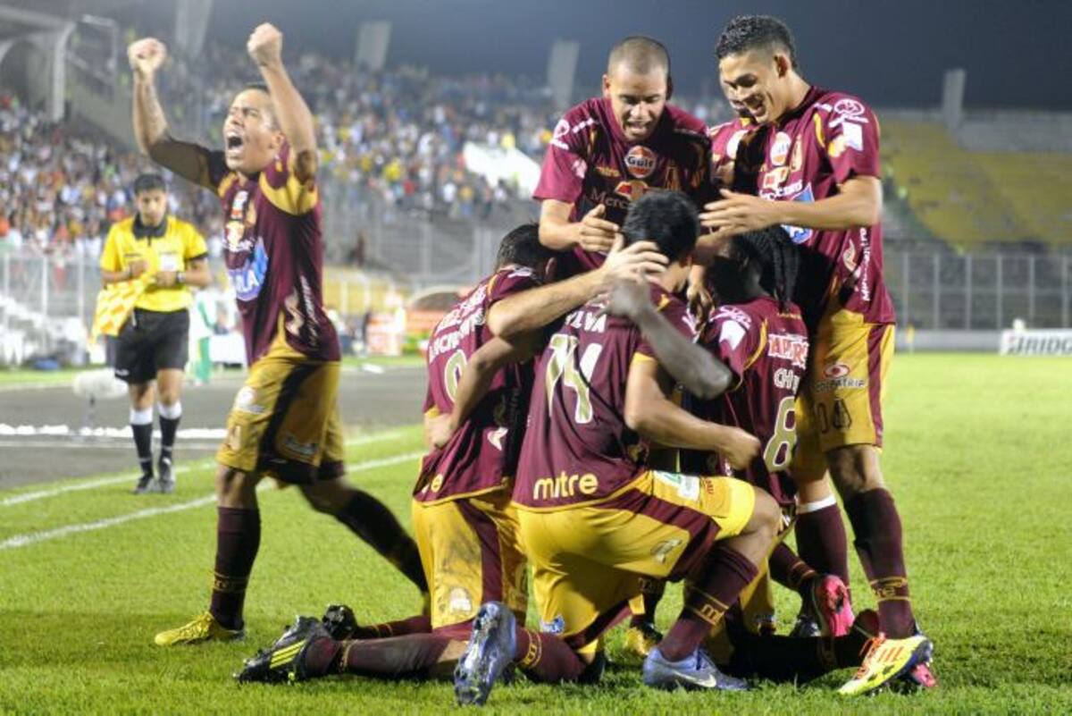 Deportes Tolima asumió el liderato del Grupo 6 de la Copa Libertadores de América-2013 tras derrotar como local 2-1 a Cerro Porteño. AFP EITAN ABRAMOVICH
