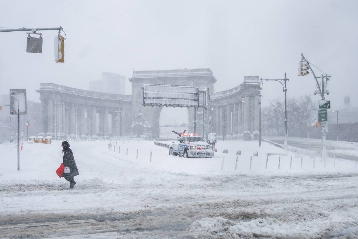 Video: Tormenta de nieve histórica paraliza Nueva York y el noreste de EE.UU.
