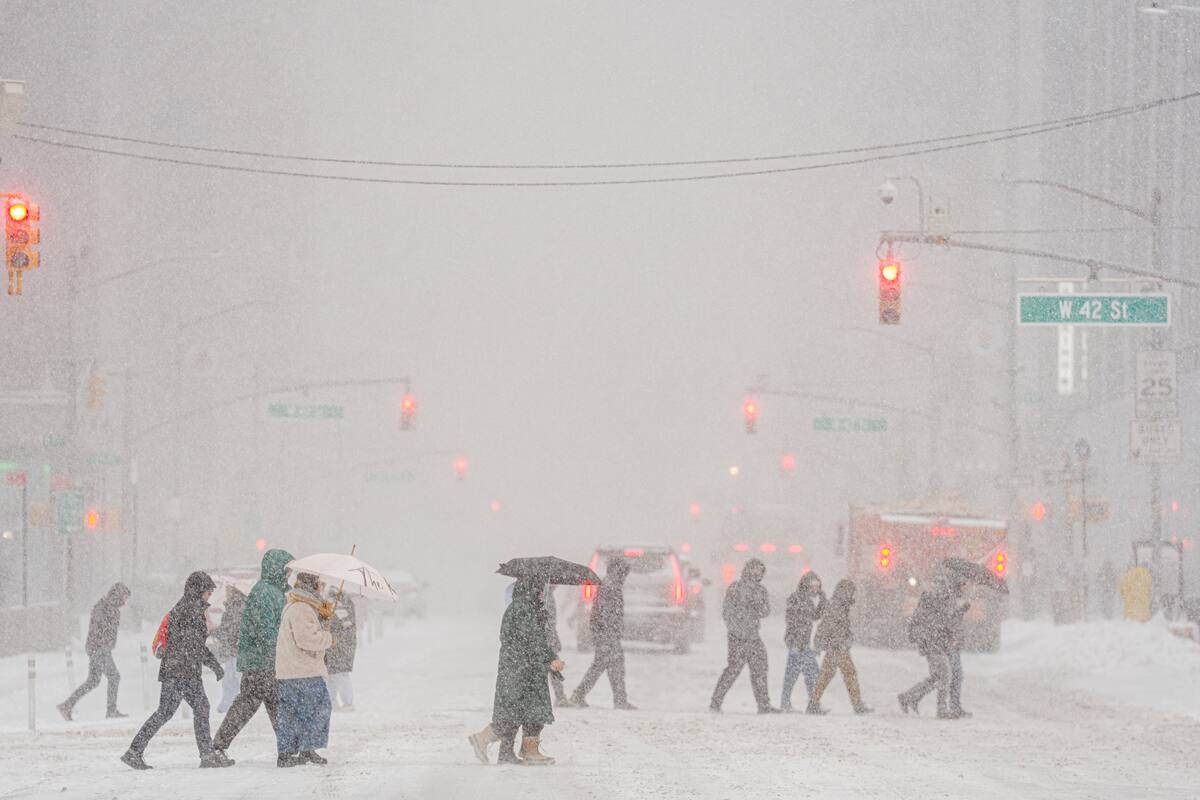 Suben a 34 las víctimas por brutal tormenta de hielo y nieve en Estados Unidos