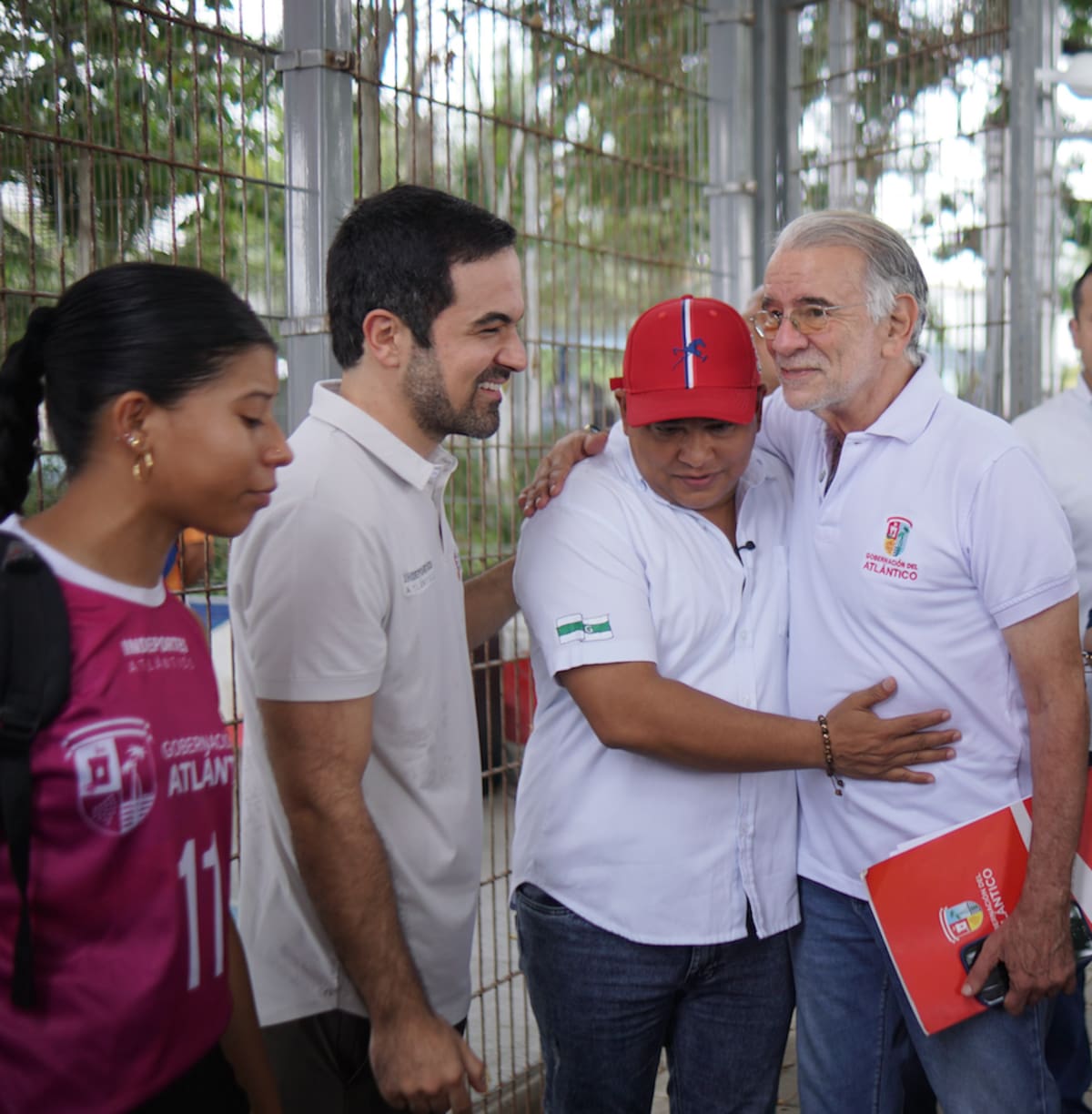 Ell gobernador del Atlántico, Eduardo Verano, y el director de Indeportes, Iván Urquijo Osorio, estuvieron presentes en la inauguración de la tercera edición de Volea Atlántico.//Cortesía DCGDA.