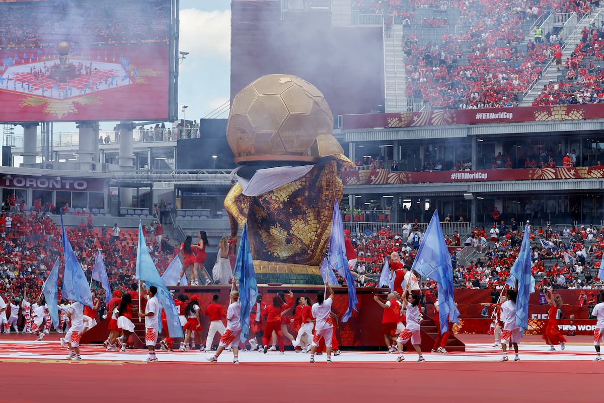 Artistas se presentan en la inauguración del Mundial de la FIFA 2026, en el estadio BMO Field de Toronto (Canadá). //Foto, EFE: Bienvenido Velasco