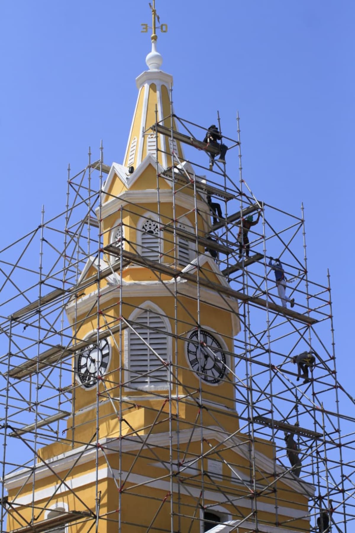 Inician trabajos de mantenimiento en la Torre del Reloj de Cartagena. // Foto: Oscar Díaz - El Universal.