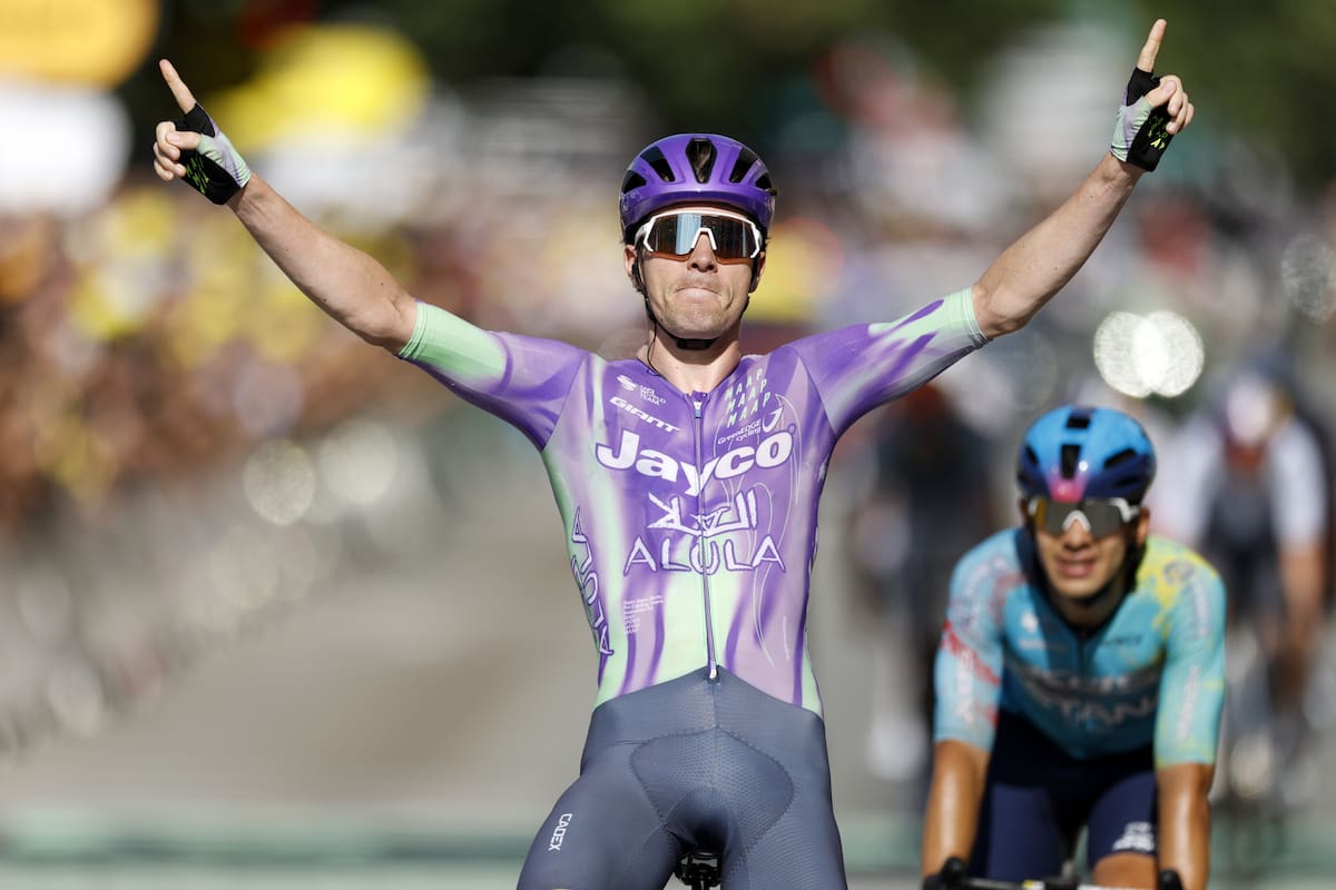 Mauro Schmid le arrebató el triunfo a Harold Tejada en la etapa 13 del Tour de Francia