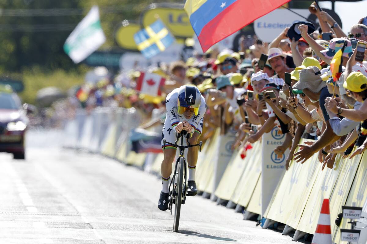 Remco Evenepoel voló en la crono y se coronó en la etapa 16 del Tour de Francia