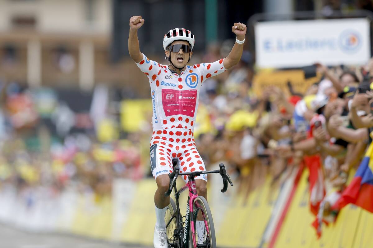 Richard Carapaz se hizo con la etapa 20 del Tour de Francia; Tadej Pogačar acaricia el título