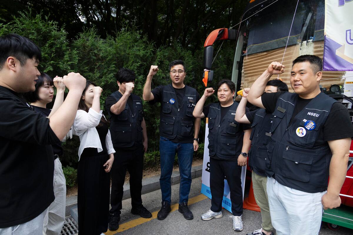Empleados de Samsung realizan histórica huelga en Corea del Sur