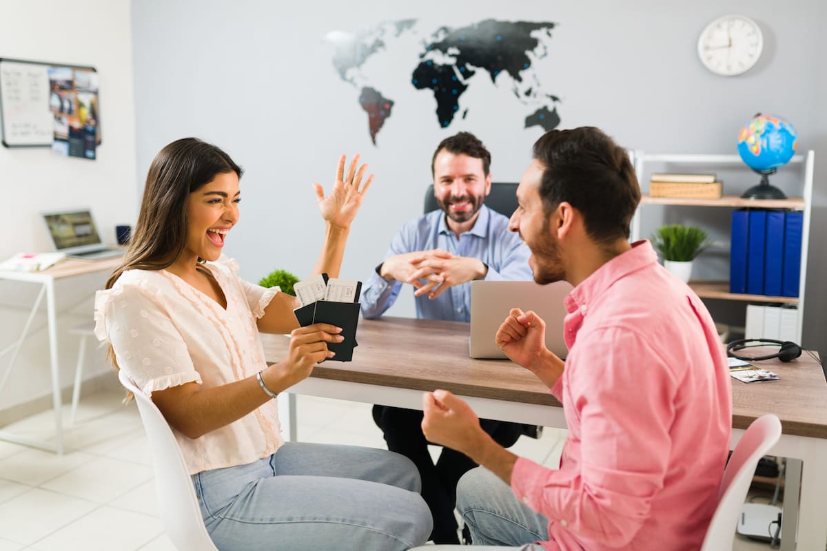 Trabajar en el exterior: guía para profesionales colombianos