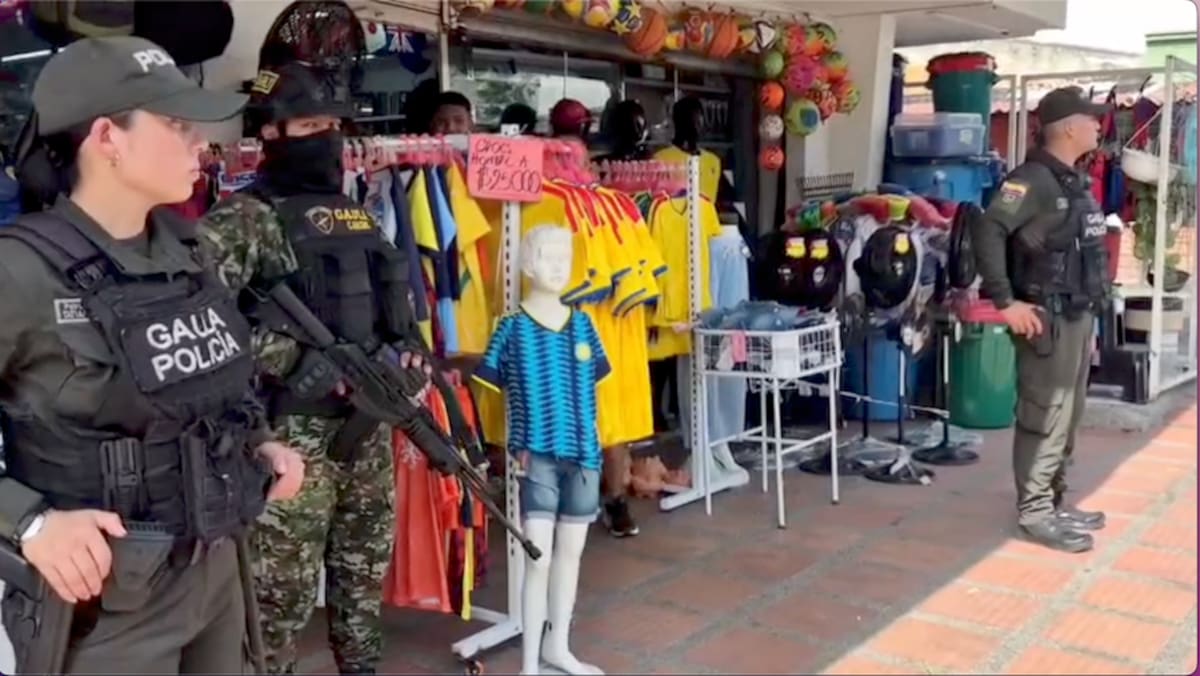 Acciones conjuntas de la Policía Nacional y el Ejército Nacional se vienen realizando en Soledad y sur de Barranquilla para acompañar a los comerciantes y comunidad en general ante las amenazas de las bandas extorsionistas.//Cortesía Policía Mebar.