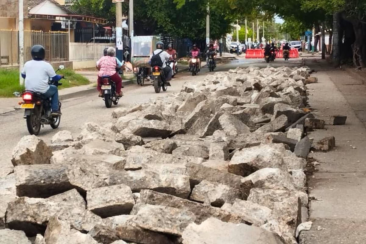 Trabajos de pavimentación en el sector Foco Rojo de Olaya Herrera. // Foto: Óscar Díaz - El Universal