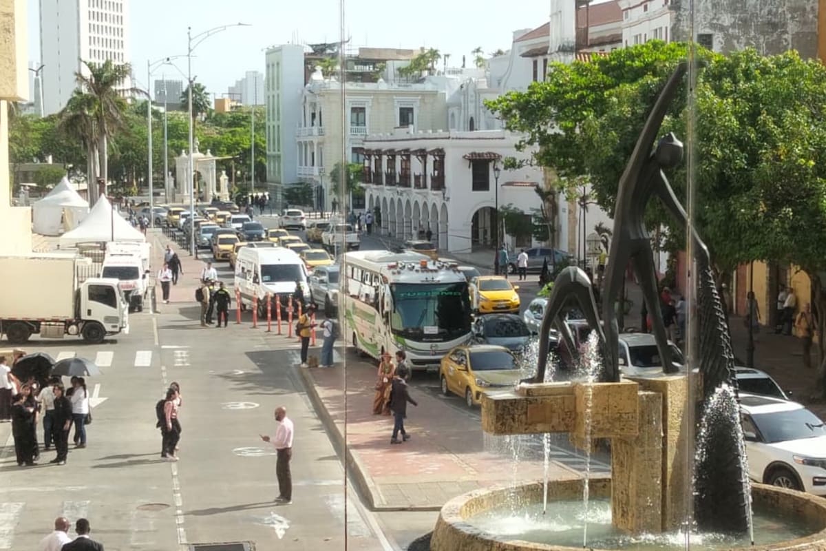 Trancón en Centro de Cartagena por llegada de participantes de evento internacional