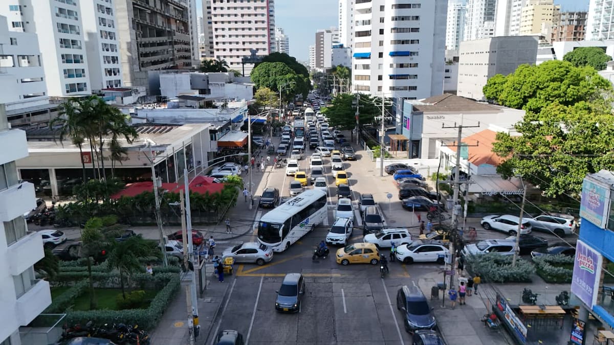Congestión vehicular en Bocagrande. // Diego Fierro - El Universal