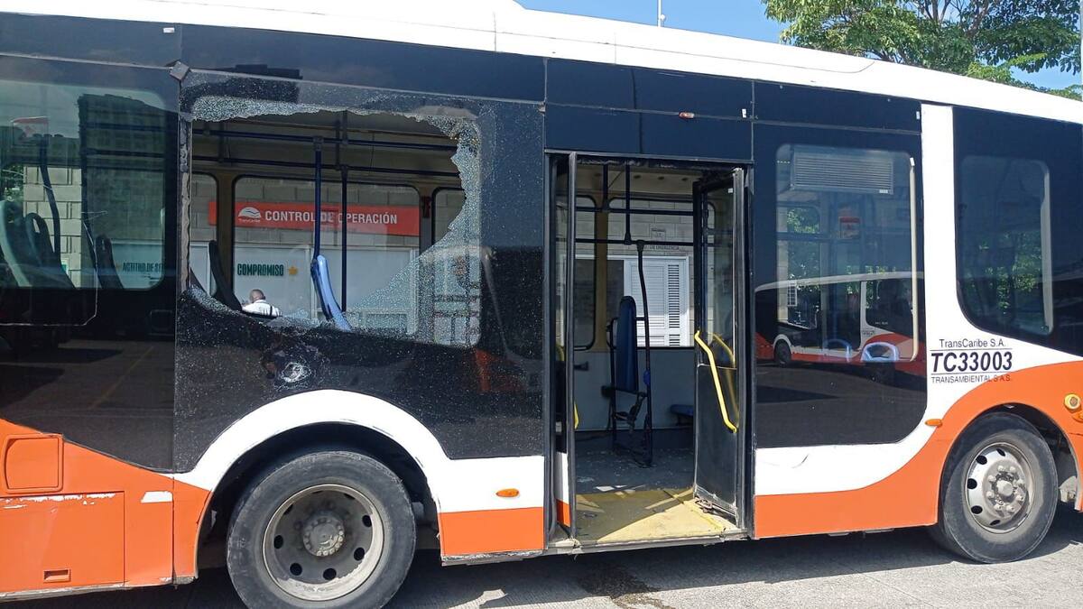 Tras protestas pacíficas, algunos desconocidos vandalizan 4 Transcaribes. // Cortesía.