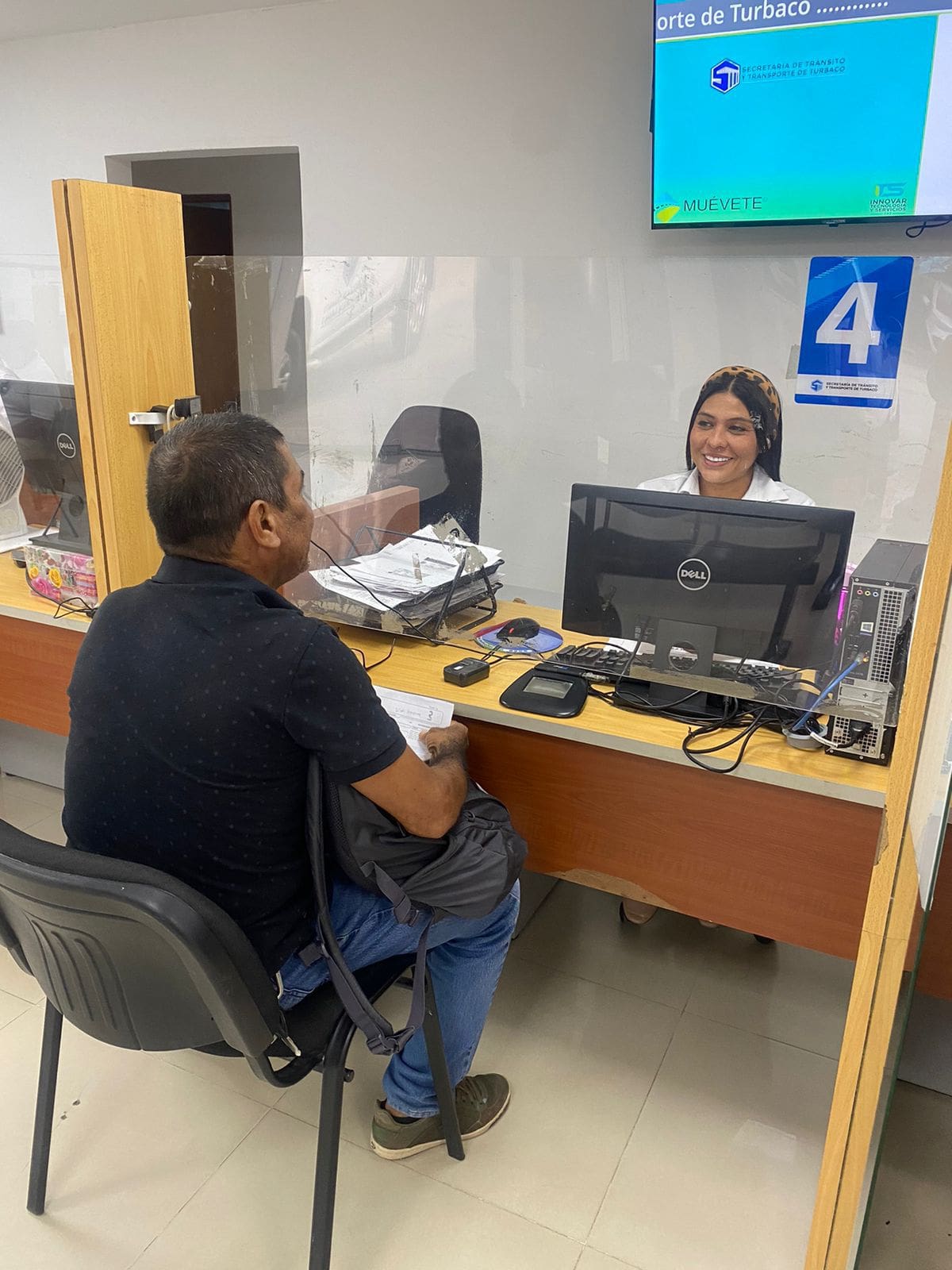 Atención a los usuarios en las oficinas del Tránsito de Turbaco, Bolívar. // Cortesía.