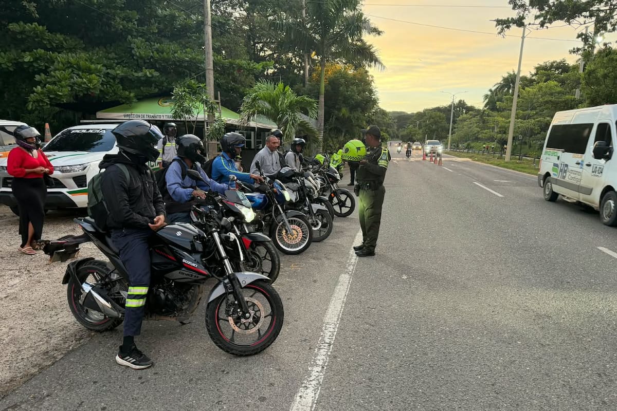 Policía de Tránsito refuerza la seguridad vial de motociclistas en las carreteras de Bolívar