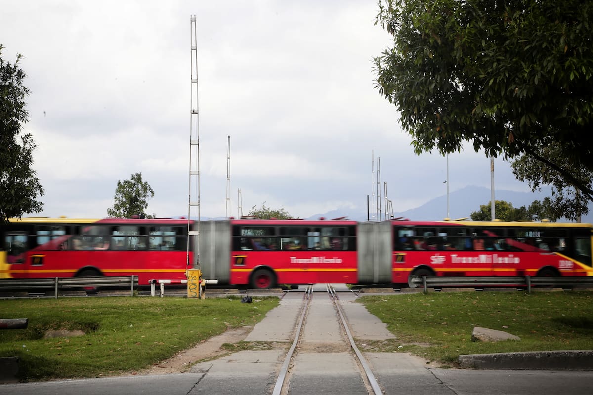 Lo atacó por reclamarle el pasaje: murió guarda de TransMilenio en Bogotá