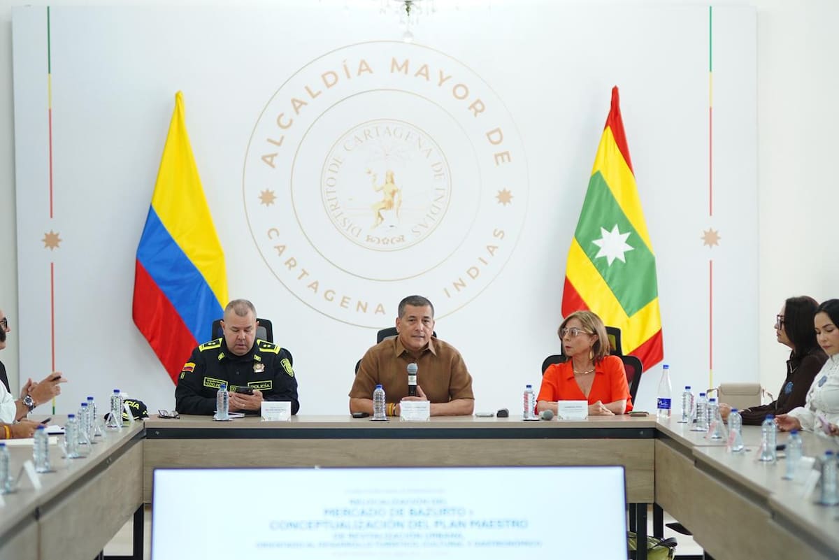 El Distrito lideró un nuevo encuentro para definir la hoja de ruta para el traslado del Mercado de Bazurto y el Plan Maestro de Revitalización Urbana. // Foto: Cortesía - Alcaldía de Cartagena.