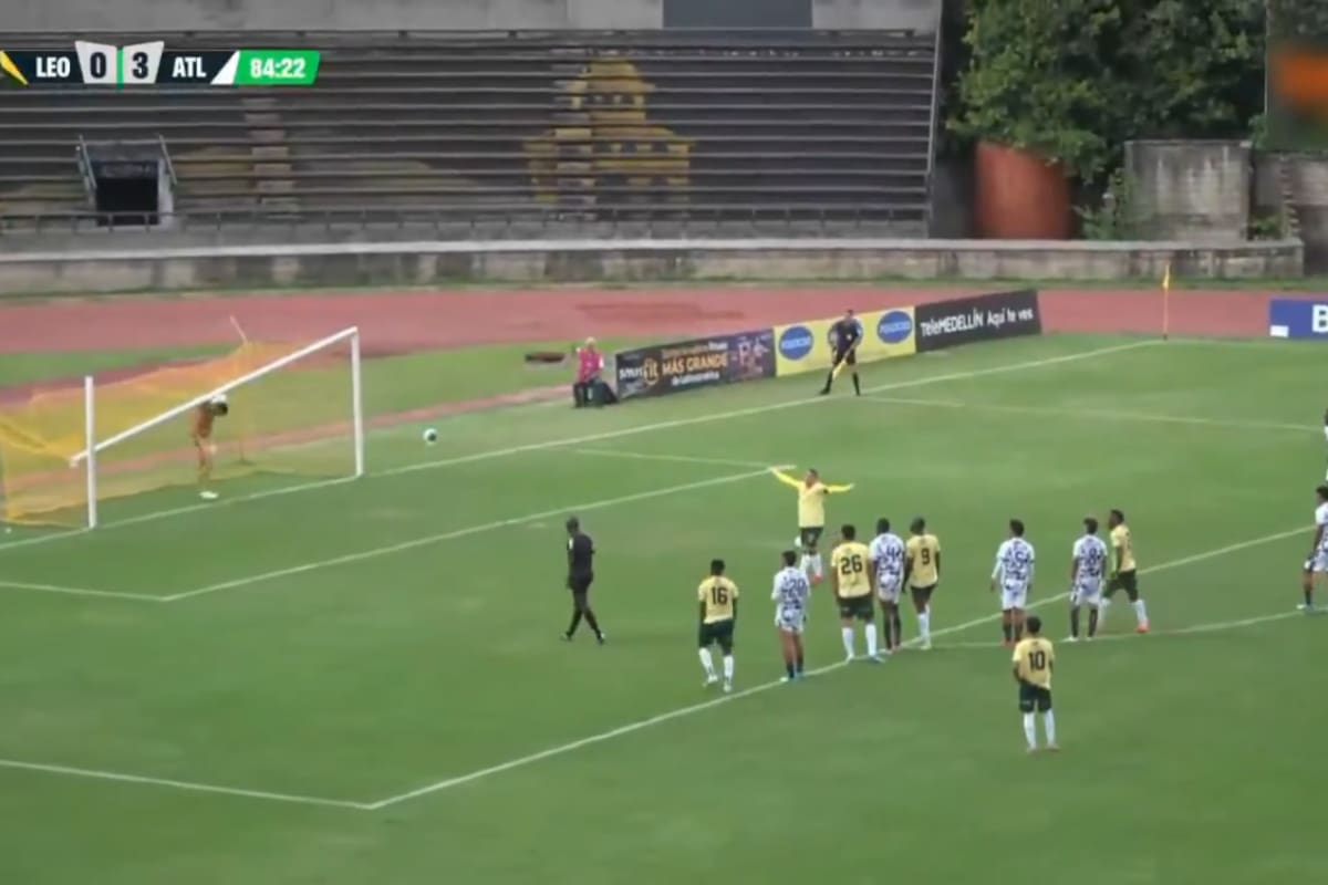 Video: en pleno penalti, se le cayó el travesaño encima al portero en el Torneo BetPlay