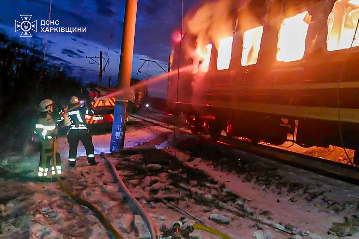 Video: Rusia bombardea tren ucraniano y deja víctimas mortales