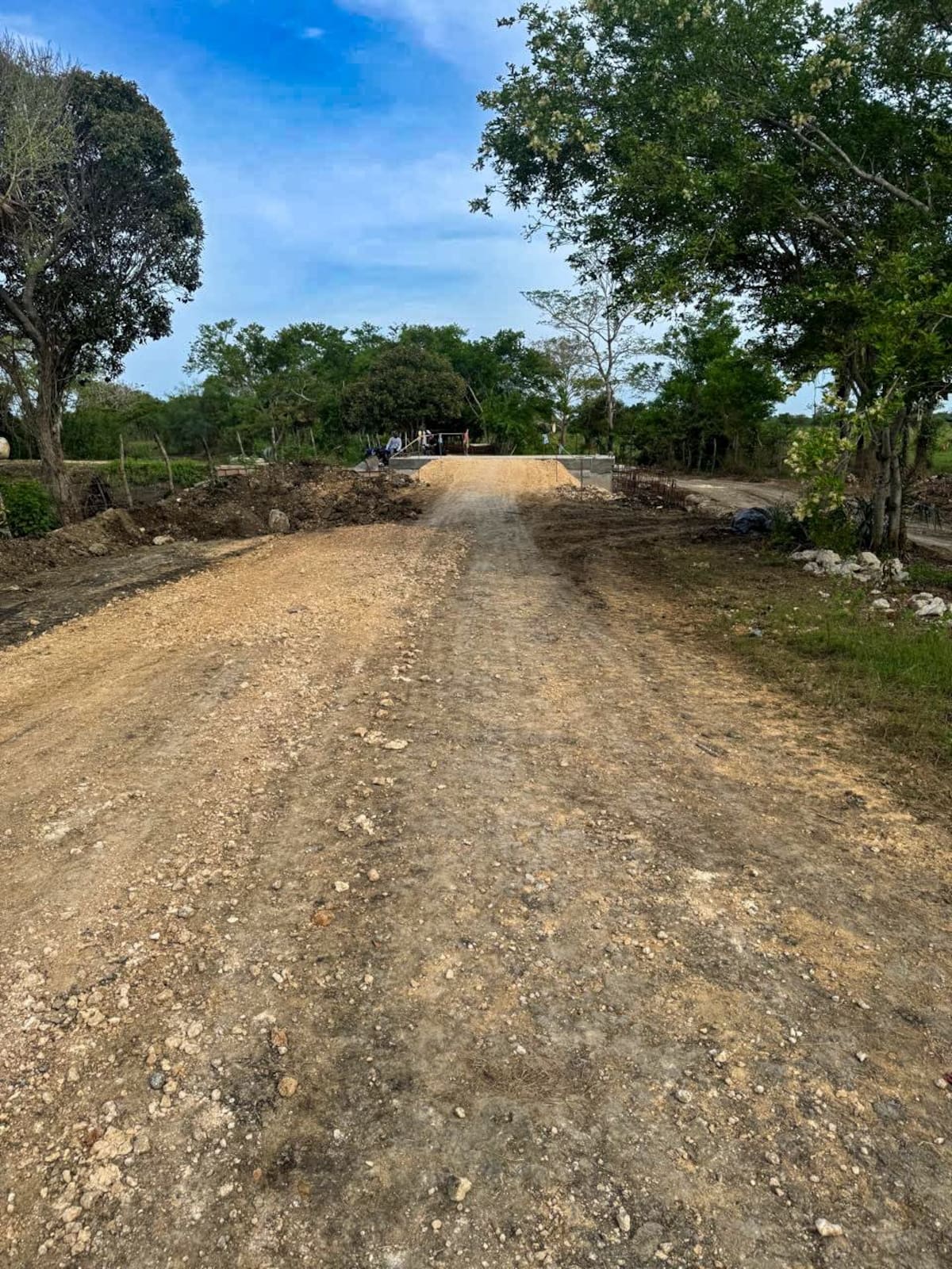 Tres nuevos box culvert protegen la vía principal de la vereda El Zapatero, en el corregimiento de La Boquilla. // Foto: cortesía - Alcaldía de Cartagena
