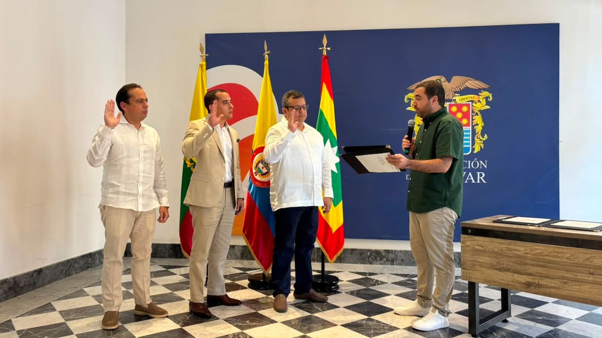 El gobernador de Bolívar, Yamil Arana Padauí, fue el encargado de tomarles juramento a José Luis Otero Hernández, Carlos Alberto Muñoz Aguirre y Juan Antonio Spirko Payares, quienes llegaron a ser los nuevos magistrados del Tribunal Administrativo de Bolívar. // Foto: Cortesía - Tribunal Administrativo de Bolívar.
