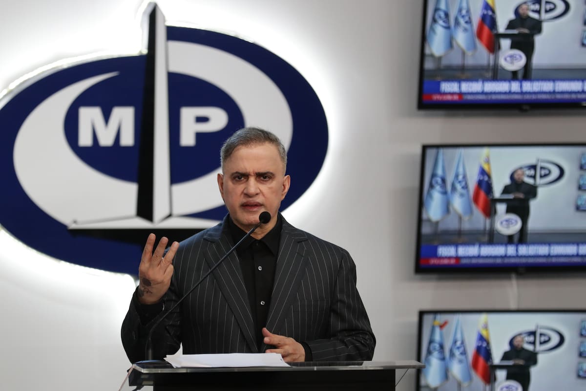 Tribunal venezolano emite otra orden de detención al presidente de Argentina