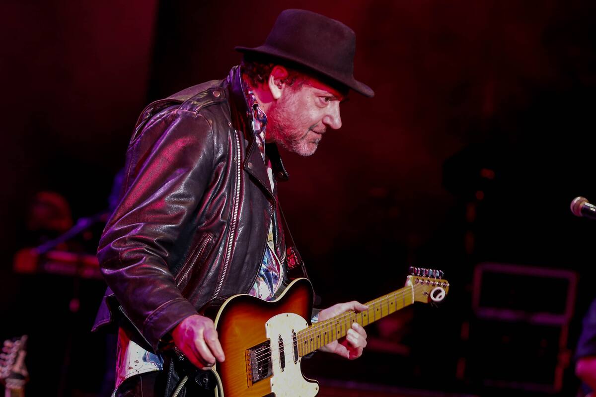 Este fin de semana en el marco del décimo cumpleaños del Instituto de las Artes IDARTES, el Teatro Jorge Eliecer Gaitán rindió un homenaje al rock latinoamericano. El Rito, Infame y desde México Alejandro Marcovich ex guitarrita de Caifanes fueron las encargadas de homenajear a Soda Estéreo, Héroes del Silencio y Caifanes bandas insignia del rock Latinoamericano. (Colprensa - Camila Díaz