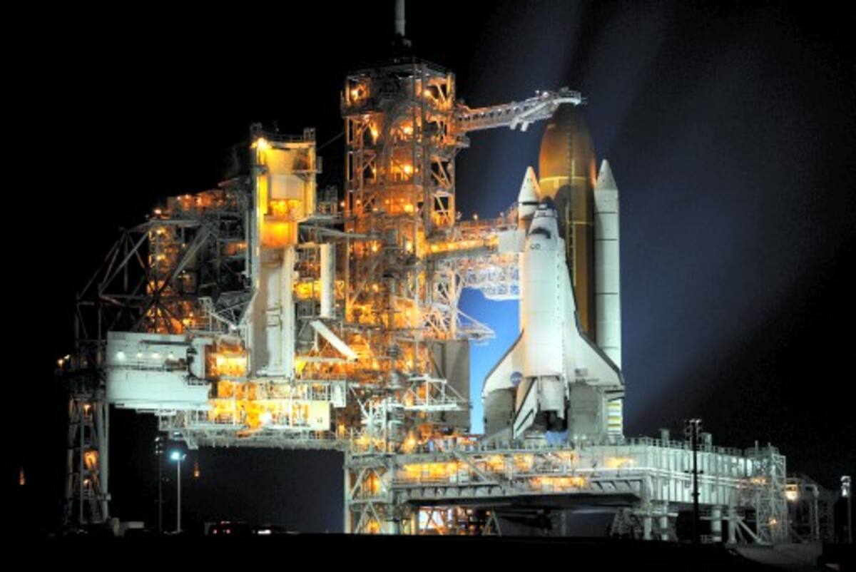 El transbordador Endeavour es comandado por Mark Kelly, congresista Gabrielle Giffords. AFP