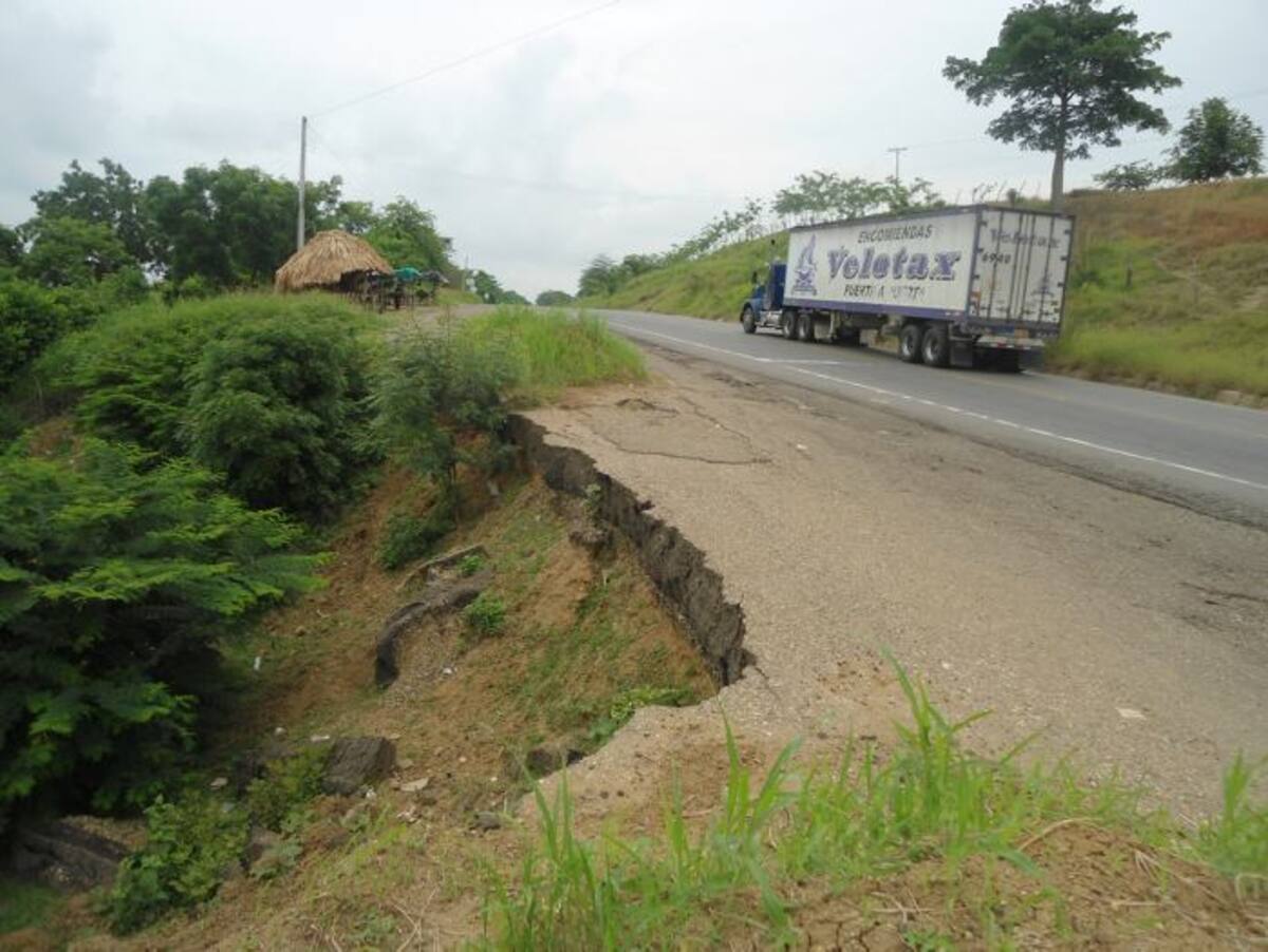 Se cae a pedazos varios tramos de la carretera Troncal. Lila Leyva/ El Universal