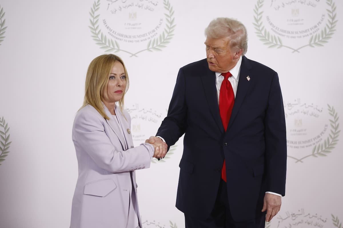 Trump arremete contra Meloni por no implicarse más en la guerra de Irán. // Foto: EFE/YOAN VALAT / POOL