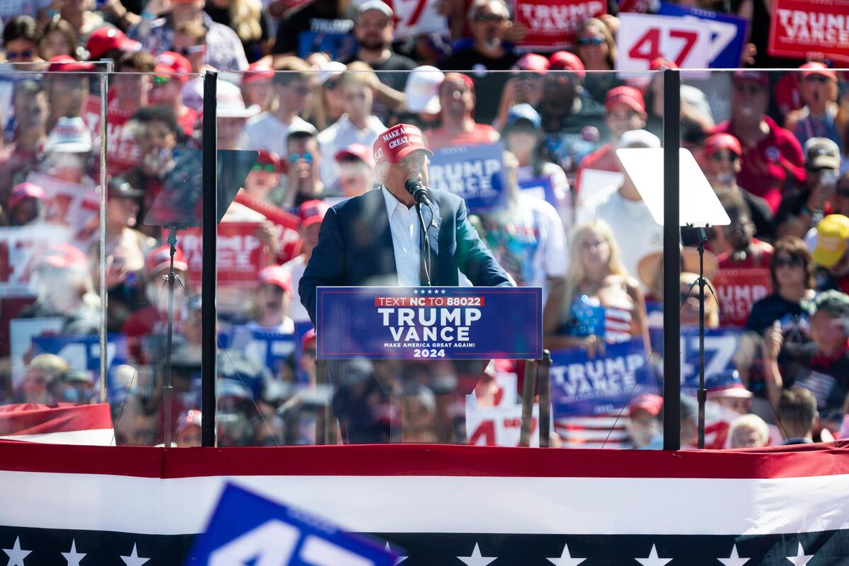 Fotografía del 21 de septiembre de 2024 del expresidente estadounidense y candidato presidencial republicano Donald Trump en Wilmington, Carolina del Norte, EE.UU. EFE/HUNTER D. CONE
