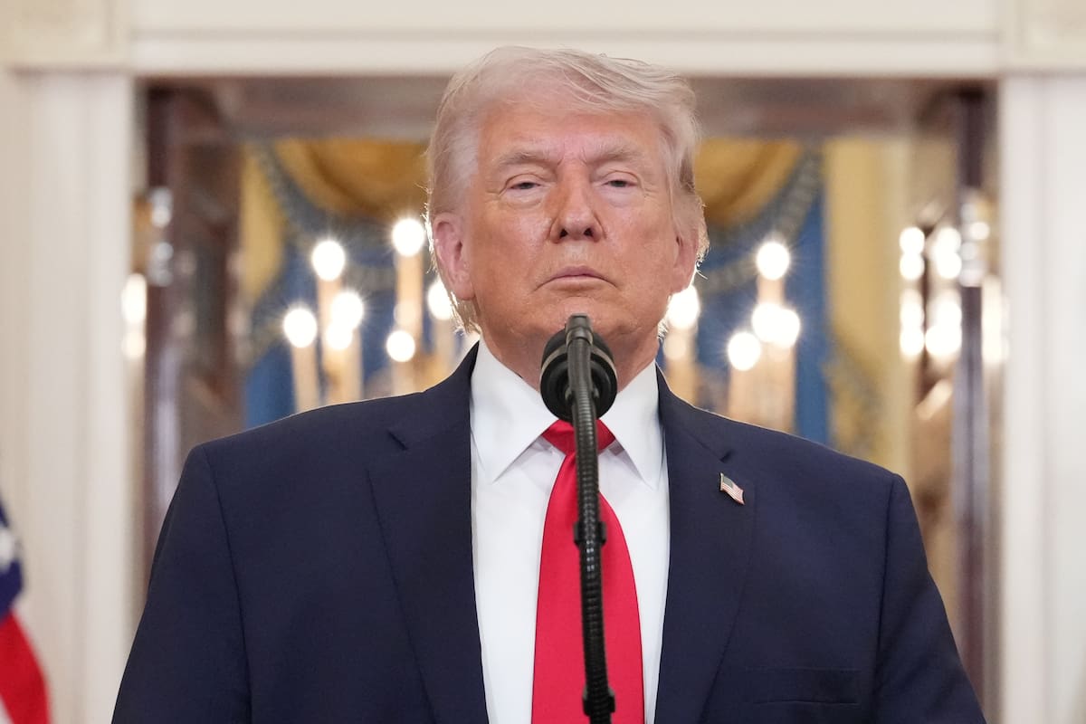 Trump admite envío de armas a protestas en Irán. // Foto: EFE/ALEX BRANDON / POOL