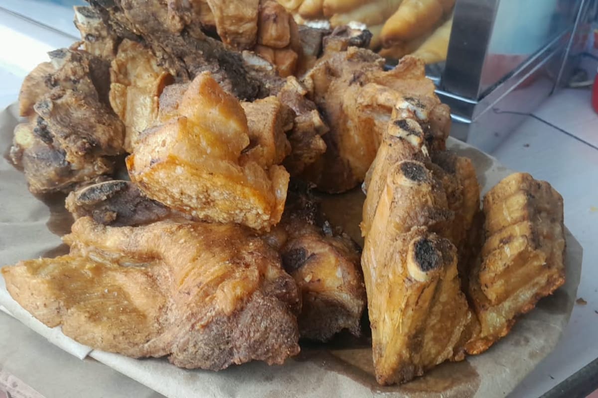 Chicharrones, sancochos y arroz apastelado se toman la plaza de Turbaco