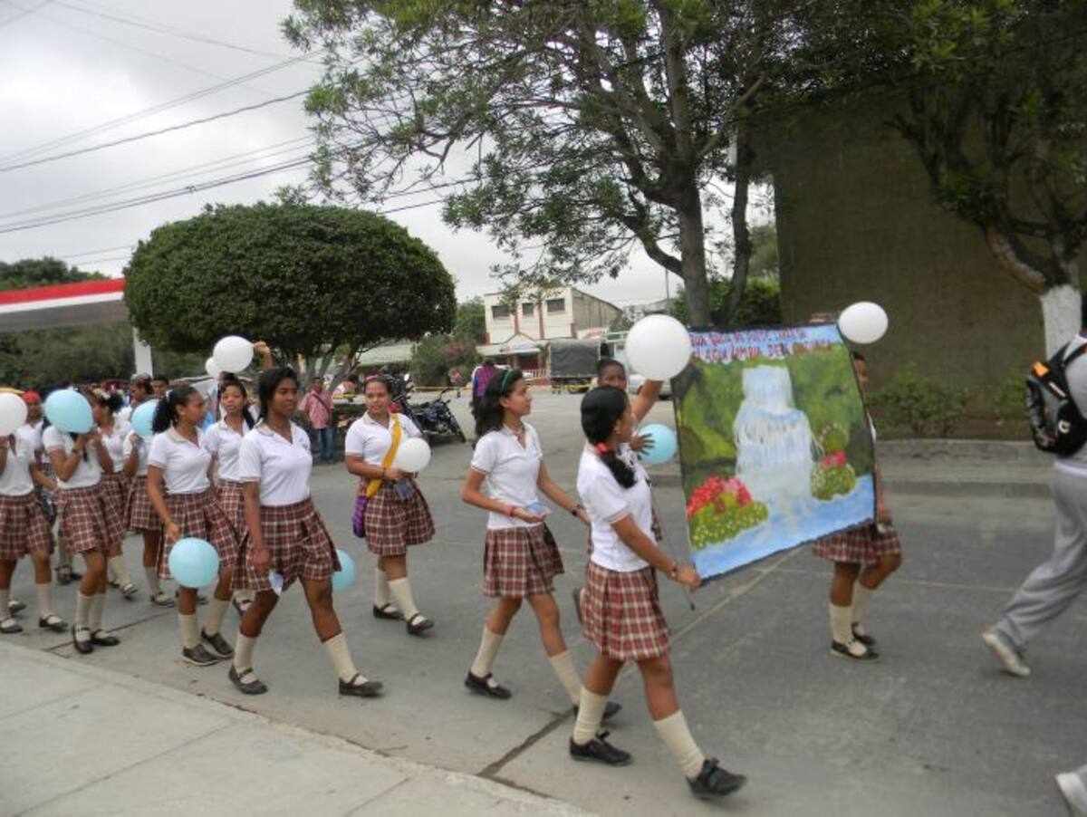 Con mensajes alusivos para cuidar el agua estudiantes marcharon para hacer un llamado a la comunidad. Atilano Meza/ El Universal