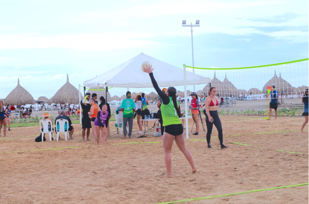 El ordenamiento de playas es uno de los proyectos clave de la Administración departamental para generar empleo e impulsar el desarrollo económico en este renglón de la economía, al tiempo que promueve deportes como el voleibol y fútbol playa.//Cortesía DPGDA.