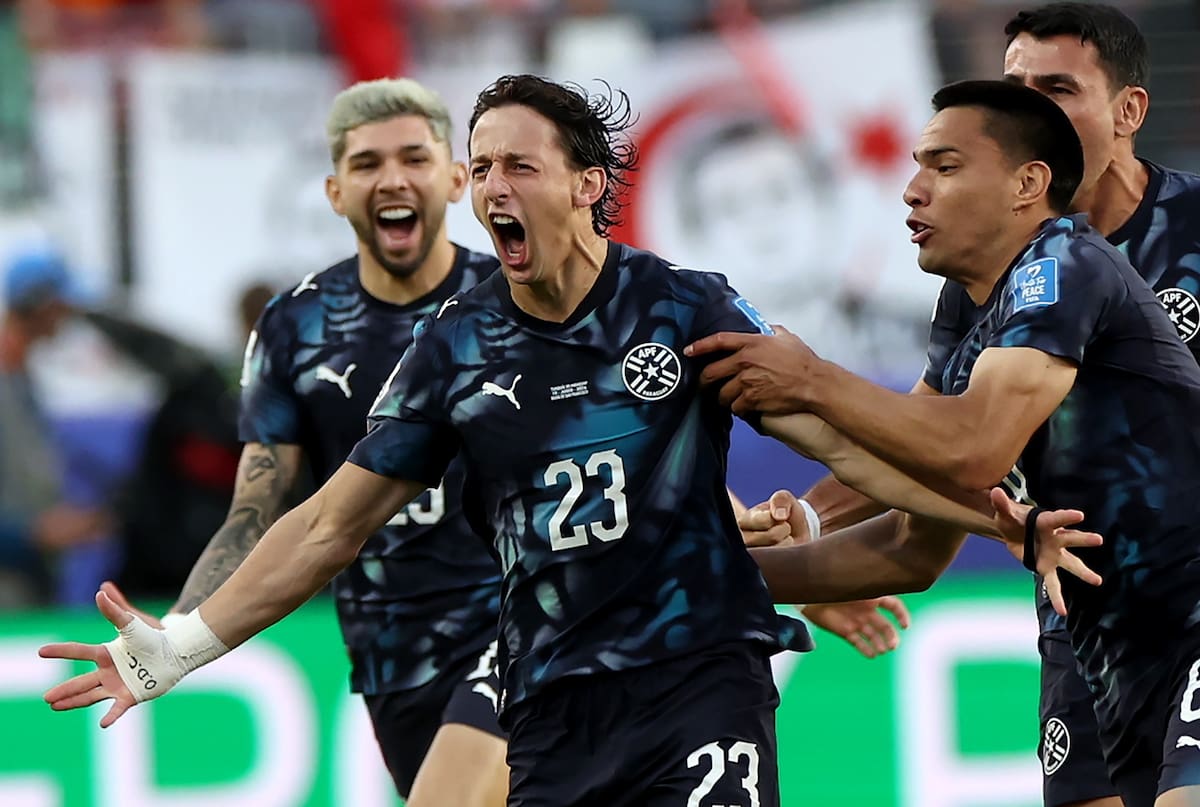 El paraguayo Matías Galarza (C) marcó el gol más rápido en lo que va del Mundial, el cual le dio el triunfo a los suyos sobre Turquía. //Foto, EFE: BENJAMIN FANJOY