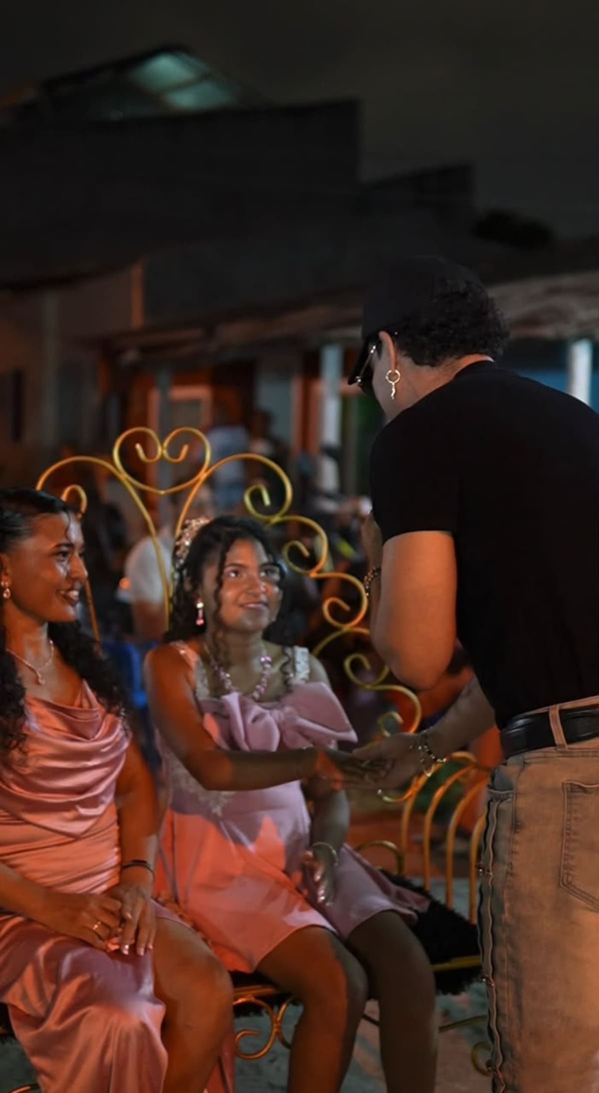 Twister ‘El Rey’ emocionó a una niña al cantar en su fiesta de 15 años. //Fotos: Cortesía Twister ‘El Rey’